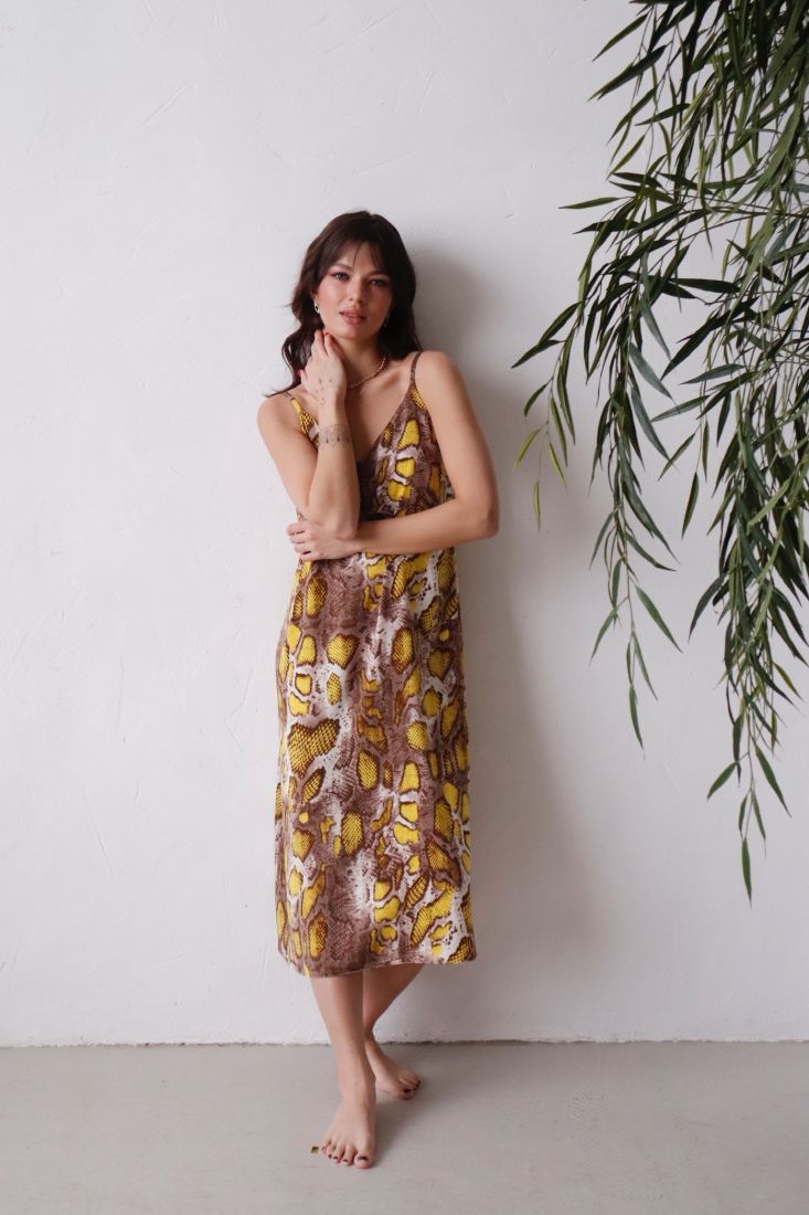 7894 Платье-комбинация жёлто-коричневое с принтом