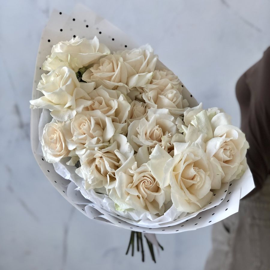 Белые wow-розы (17 штук)