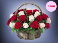 Корзинка из 25 бело-красных роз