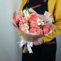 Кустовая роза с альстромерией (от 10 букетов)
