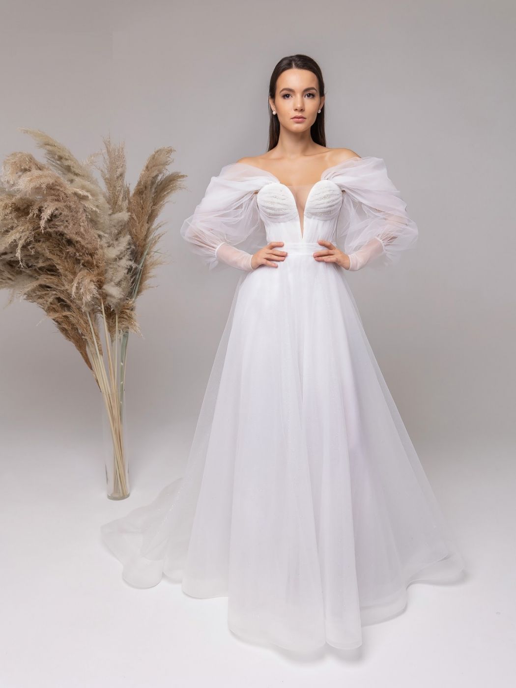 Воздушное мерцающее свадебное платье "А-силуэт" из фатина Арт. 590
