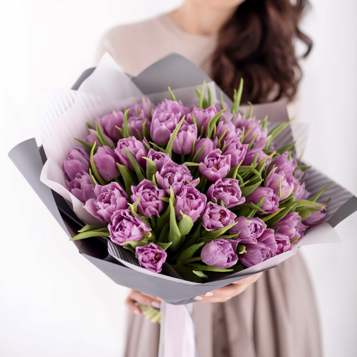 Пионовидные тюльпаны фиолетовые