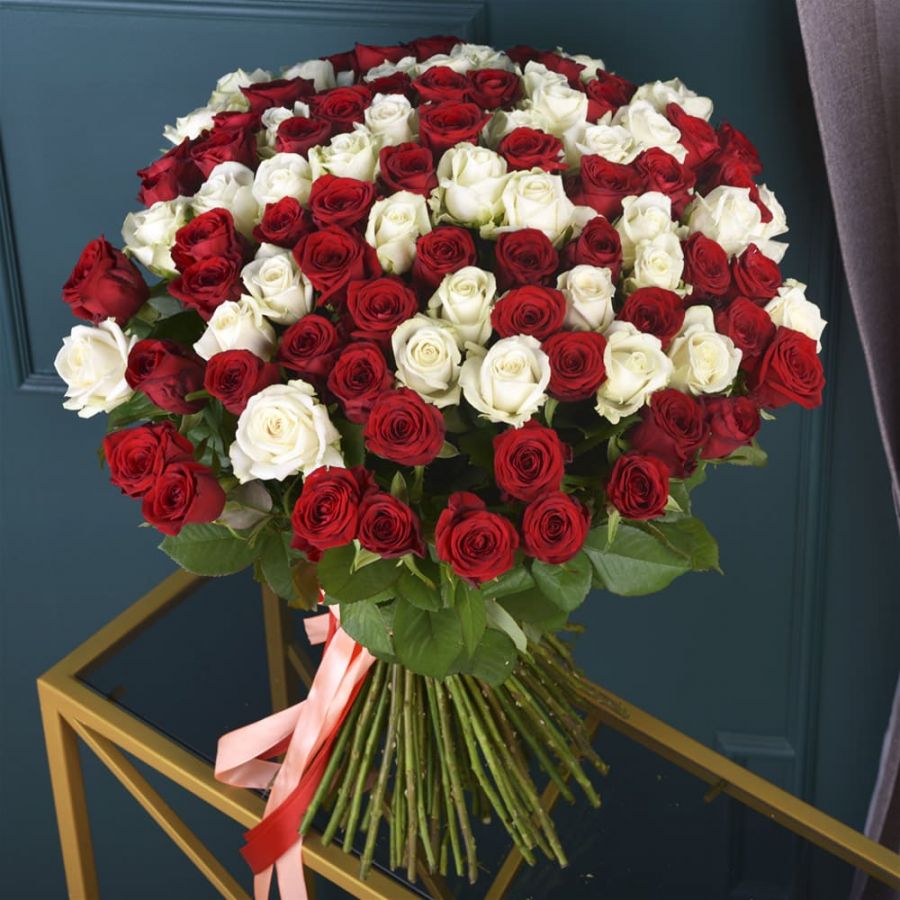 101 бело-красная роза 60 см