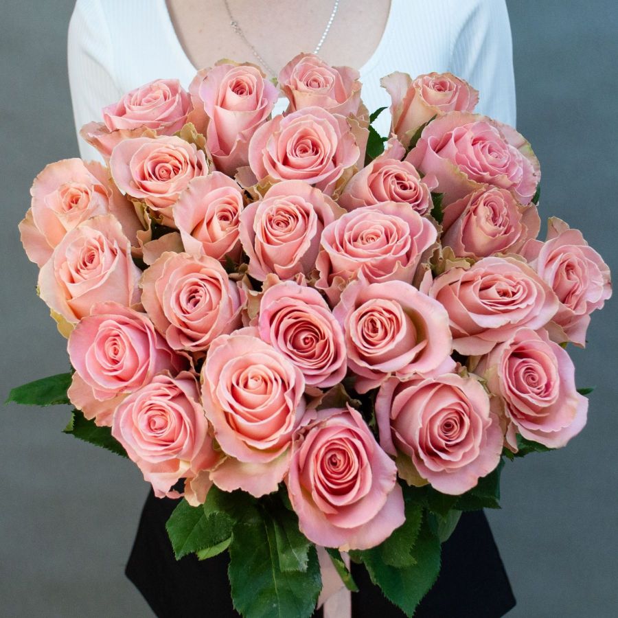 Розы розово-персиковые 50см (от 11 шт)