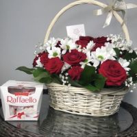 Корзина цветочная +Raffaello