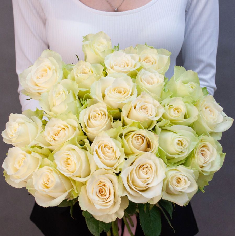 Розы белые 50 см (от 7 шт)