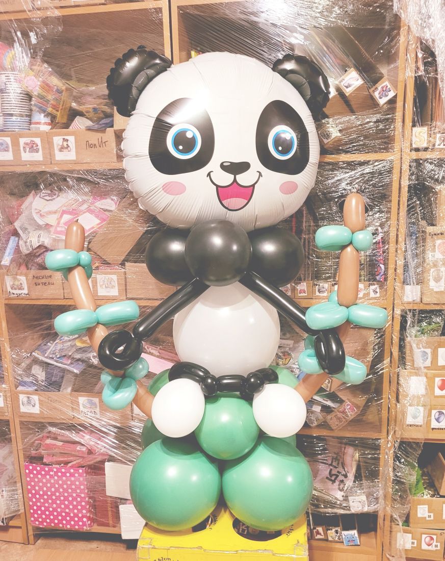 Панда с бамбуком фигура из шаров
