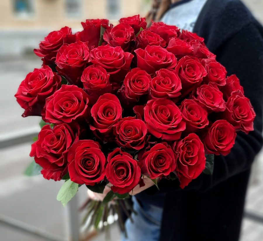 35 красных роз Эксплорер (Эквадор) 60 см