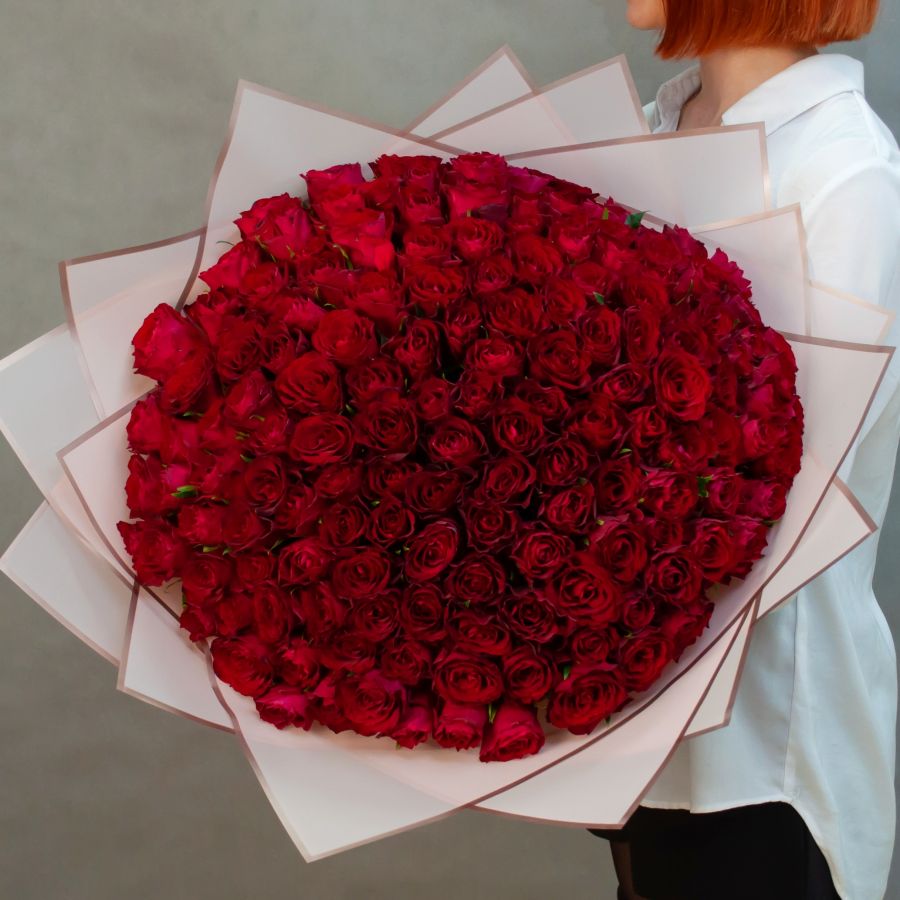 151 красная роза 40 см  в оформлении