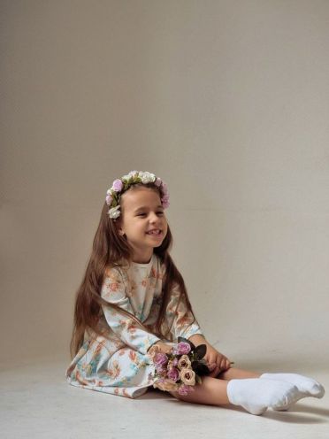 Платье для девочки интерлок-пенье с длинным рукавом, цвет молочный с цветочками