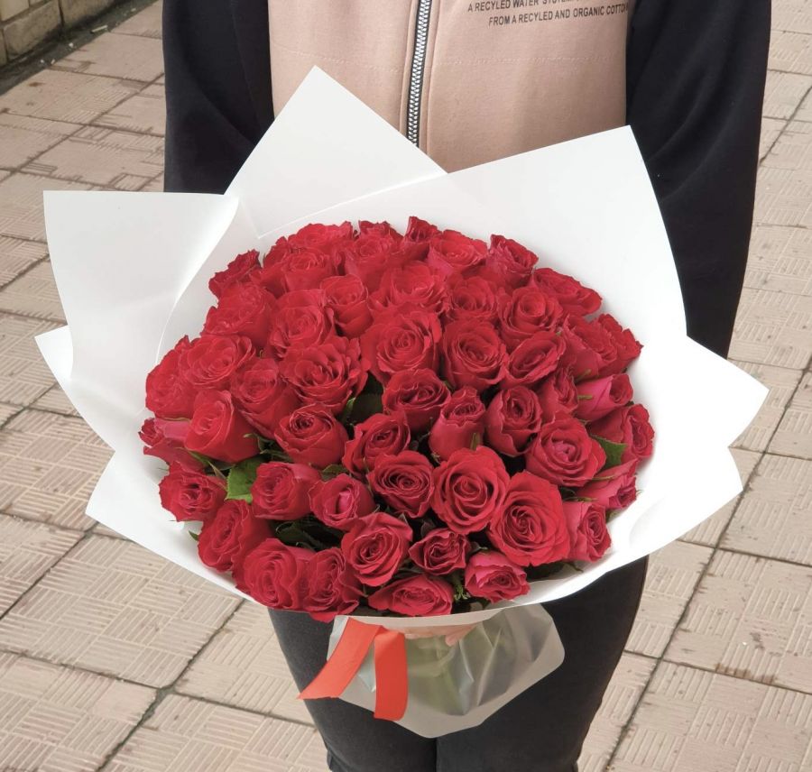 51 красная роза Кения 40 см в упаковке