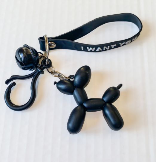 Брелок собачка из шарика для ключей чёрный