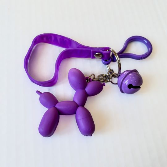 Брелок собачка из шарика для ключей фиолетовый