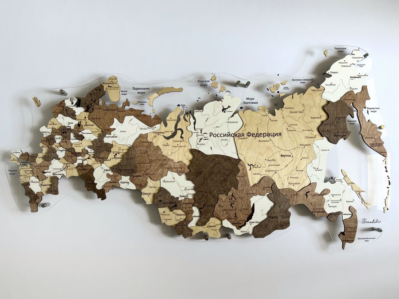 Цвет "Дербент", Многоуровневая карта РОССИИ из дерева, на подложке из орг.стекла, на русском языке, с полной гравировкой, с черной гравировкой на орг.стекле
