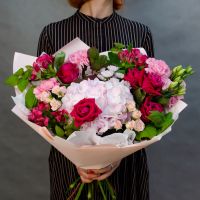 Букет с гортензией и розами "Цветущая дружба"