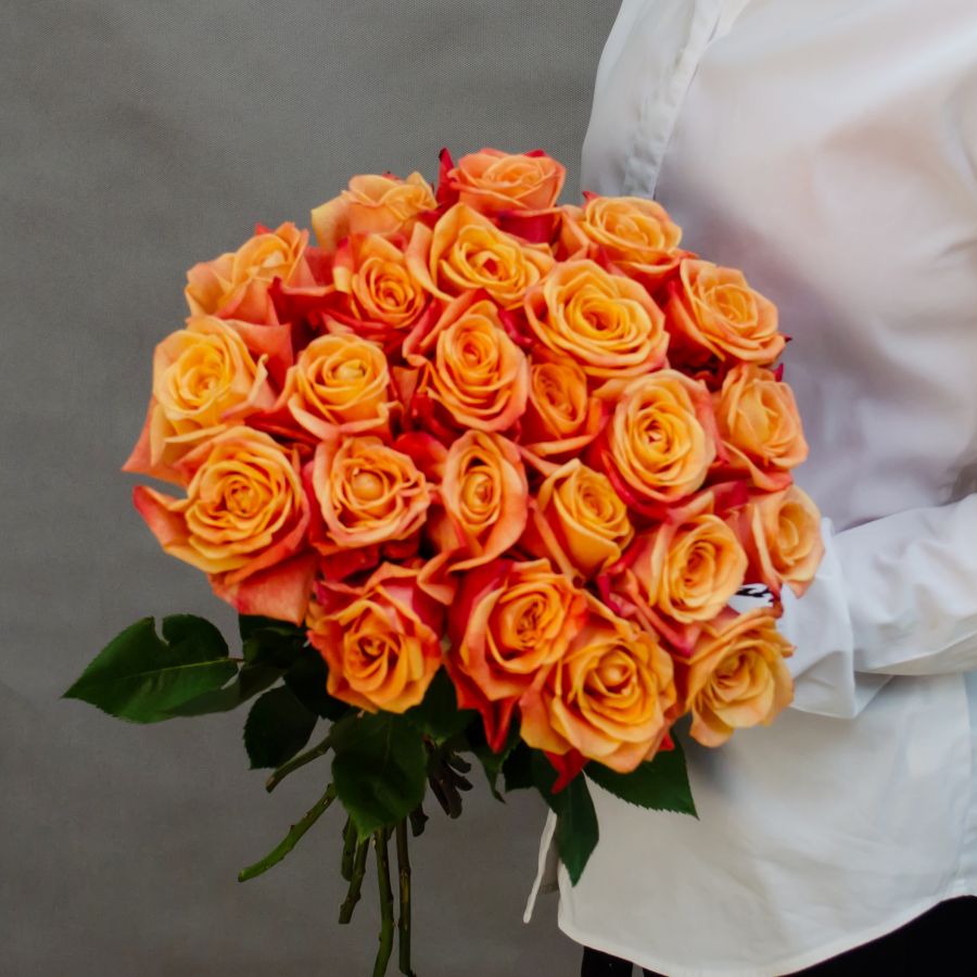 Розы оранжевые 60см (от 7 шт) Эквадор