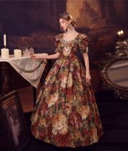 Историческое бальное платье придворной дамы Рококо с цветами