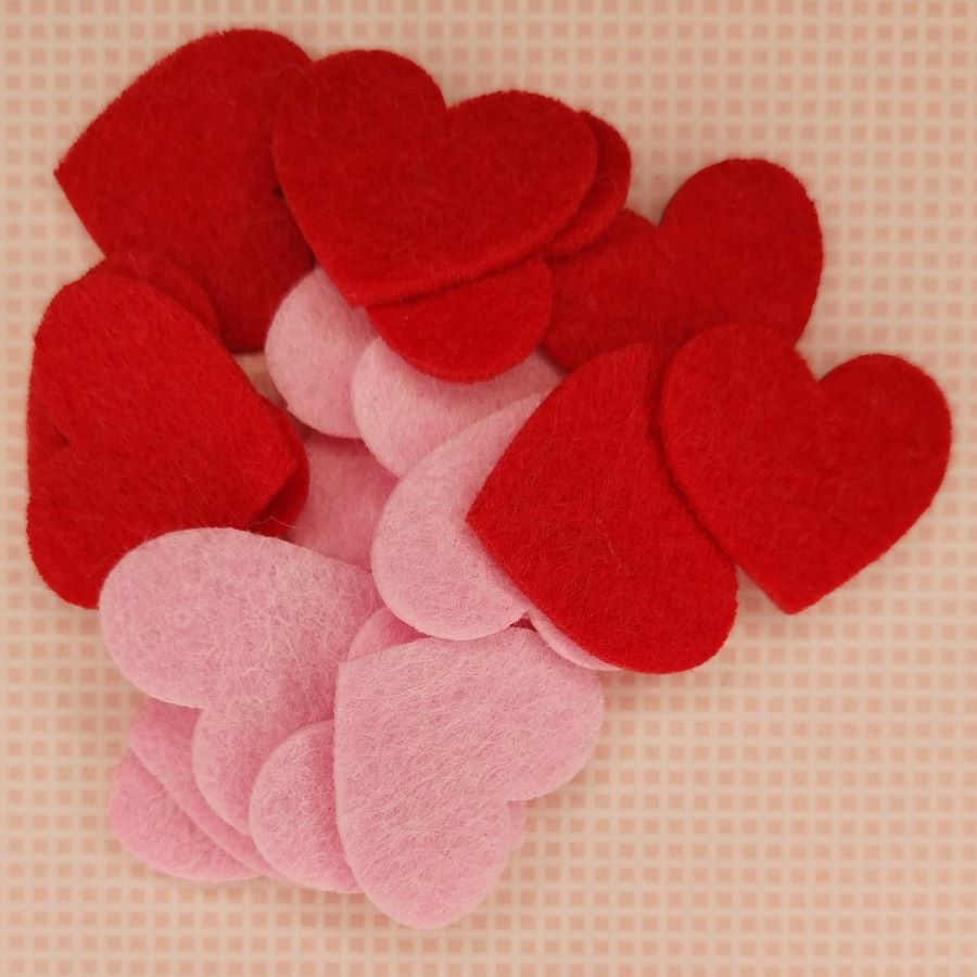 Декор из фетра (вырубка) Сердечки Розовый/ красный набор 18 штук в уп. (204883310)