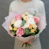 Букет с розами и хризантемой "Нежная встреча"