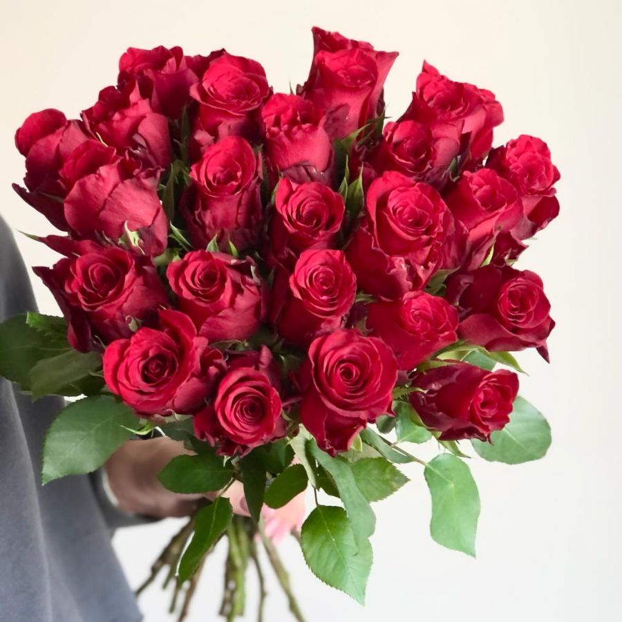 Розы красные кенийские 40 см