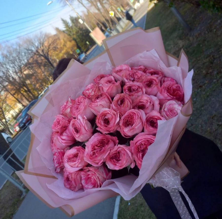 Букет из 31 Пионовидной ароматной розы (60см)