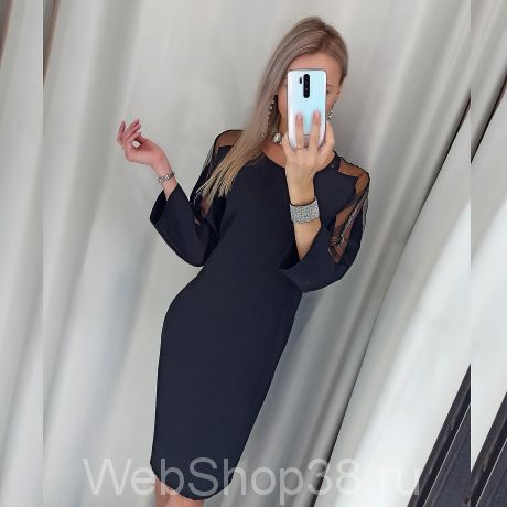 Черное платье прямого фасона с прозрачными вставками и карманами