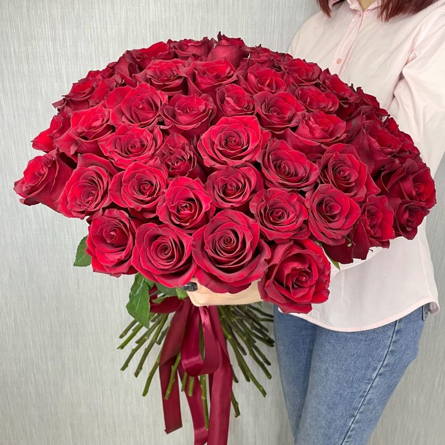 Эквадорские розы сорт Explorer (красные) 70 см.