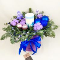 Фиолетовая коробка на Рождество со свечкой