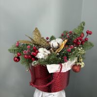 Новогодняя коробочка с нобилисом и зимней ягодой