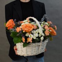 Корзина с цветами "Карамелька"