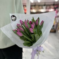Нежный букет из 19 тюльпанов