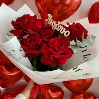 Красные wow-розы (7 штук) с топпером "Люблю"
