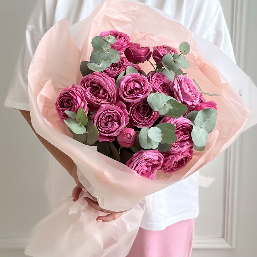 Ярко-розовые пионовидные розы №2
