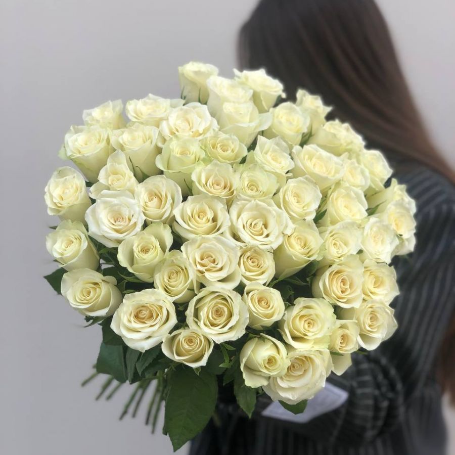 Белые розы 50 см Импорт