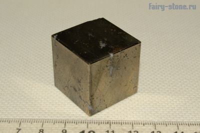 Куб из халькопирита (30мм)